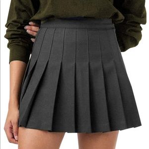 NWOT Black High Waisted Pleated Skirt Size Small